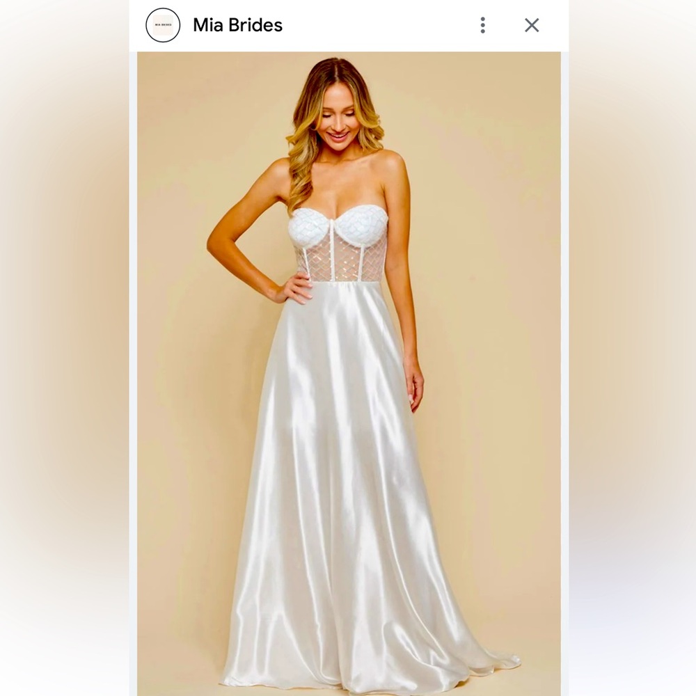 Elegant White Strapless Gown